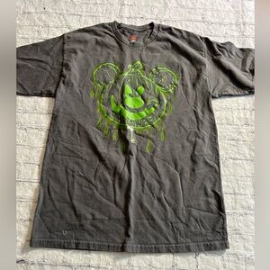 HANES DISNEYLAND WALTZ DISNEY WORLD GREY/NEON GREEN HALLOWEEN GRAPHIC TEE XL